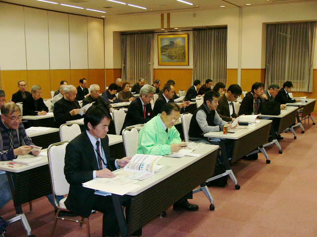 現退一致で開かれた合同学習会。（1月27日、青森労福会館）